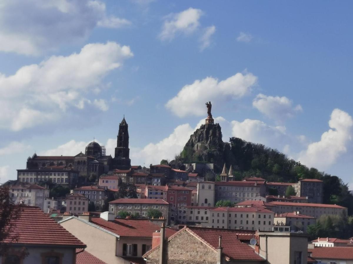 Velay cocon appartement 4 chambres avec vue sur les monuments Le Puy-en-Velay Extérieur photo